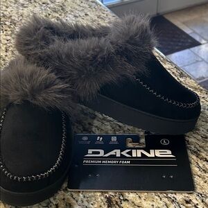 Dakine Brown Fuzzy Indoor Outdoor Slippers